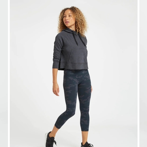 Spanx Black Gray Camo Look At Me Now Seamless Cropped Leggings Size Large - Picture 1 of 14